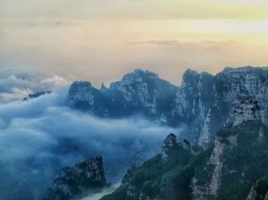 白石山，云端之上的奇景画卷，河北涞源的自然馈赠