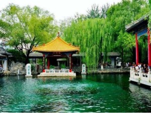 泉城浪漫行，济南情侣旅游攻略，爱在明湖畔，情趵突泉边
