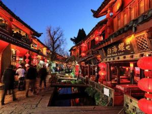 丽江九色玫瑰小镇，邂逅一场彩云之南的玫瑰浪漫之旅