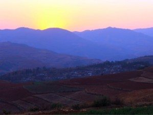 东川红土地，大地的调色板，心灵的栖息地