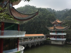 肇庆双绝记，在七星岩遇湖光山色，于鼎湖山听泉林禅音