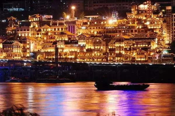 洪崖洞，携程带你解锁重庆8D魔幻夜景与千年巴渝风情