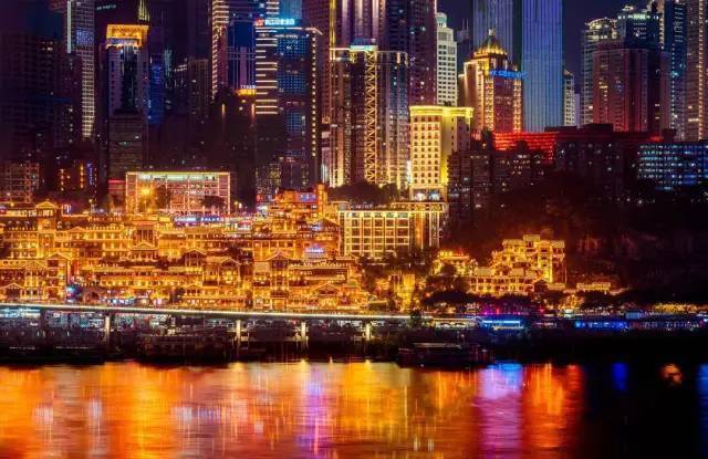 洪崖洞，携程带你解锁重庆8D魔幻夜景与千年巴渝风情