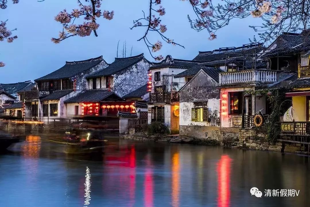 海门西塘，一泓碧水绕古镇，半枕江南入梦来