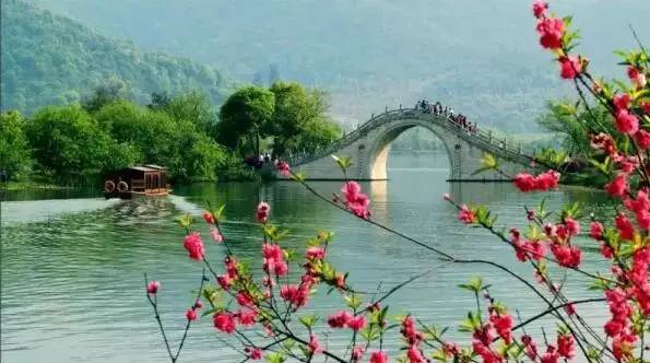 南京灵谷寺旅游，穿越千年的禅意与钟山秘境