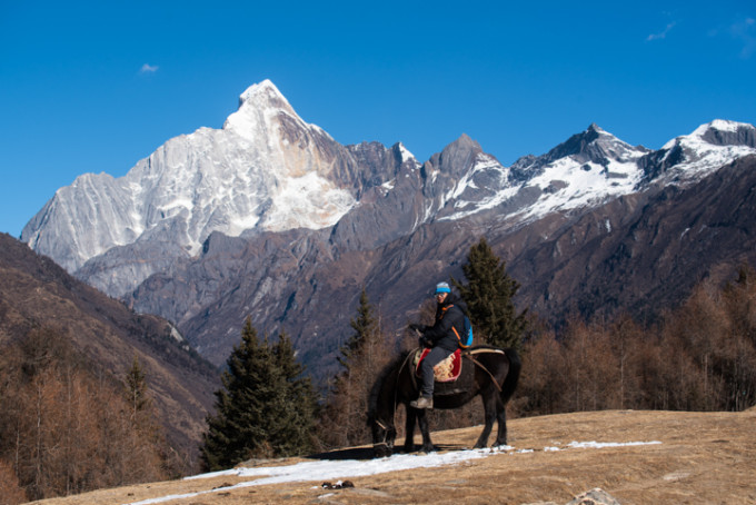 春节跟团游四姑娘山，在雪山之巅，赴一场暖冬年约