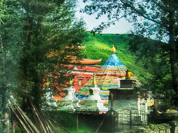 凉山彝族旅游，在火塘边触摸千年文明，在山水间邂逅诗与远方