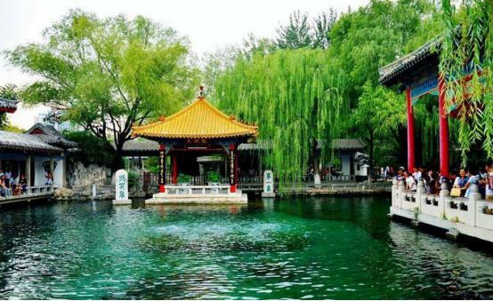 泉城浪漫行，济南情侣旅游攻略，爱在明湖畔，情趵突泉边