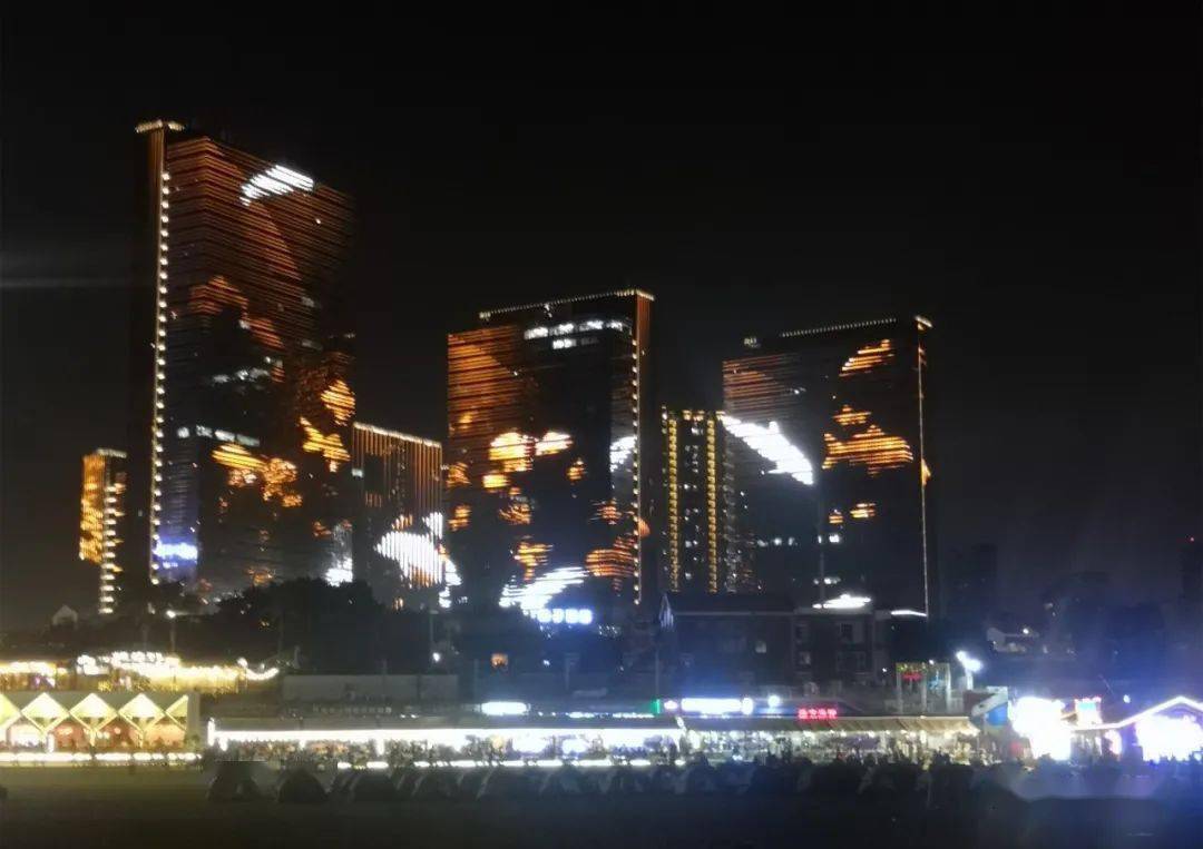 鹭岛夜未央，厦门思明区的光影与烟火