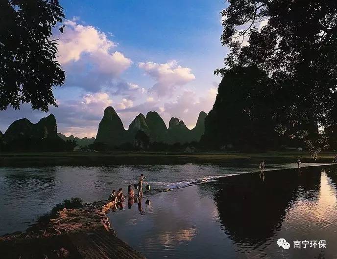 漓江山水画中游，阳朔风情醉人心