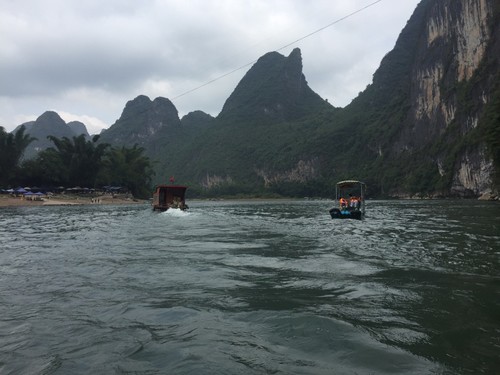 漓江山水画中游，阳朔风情醉人心