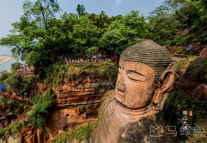 成都出发，峨眉禅意与乐山大佛的山水朝圣