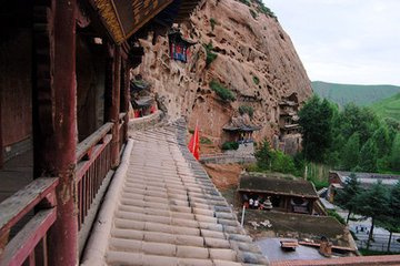 张掖马蹄寺一日游，在石窟与草原间，触摸千年梵音