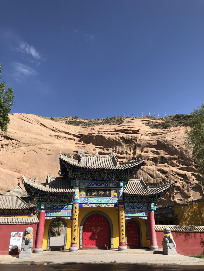 张掖马蹄寺一日游，在石窟与草原间，触摸千年梵音