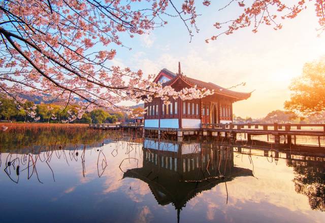 西湖两日游,在湖光山色里,慢煮江南的诗意 西湖两日游,在湖光山色里,慢煮江南的诗意