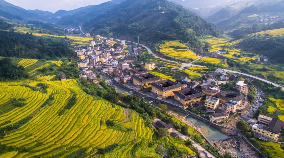 穿越时光的客家家园，龙岩永定土楼与山水人文之旅