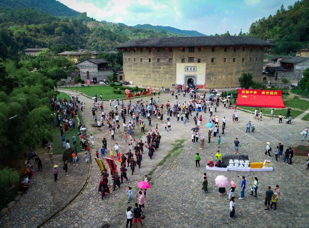 穿越时光的客家家园，龙岩永定土楼与山水人文之旅