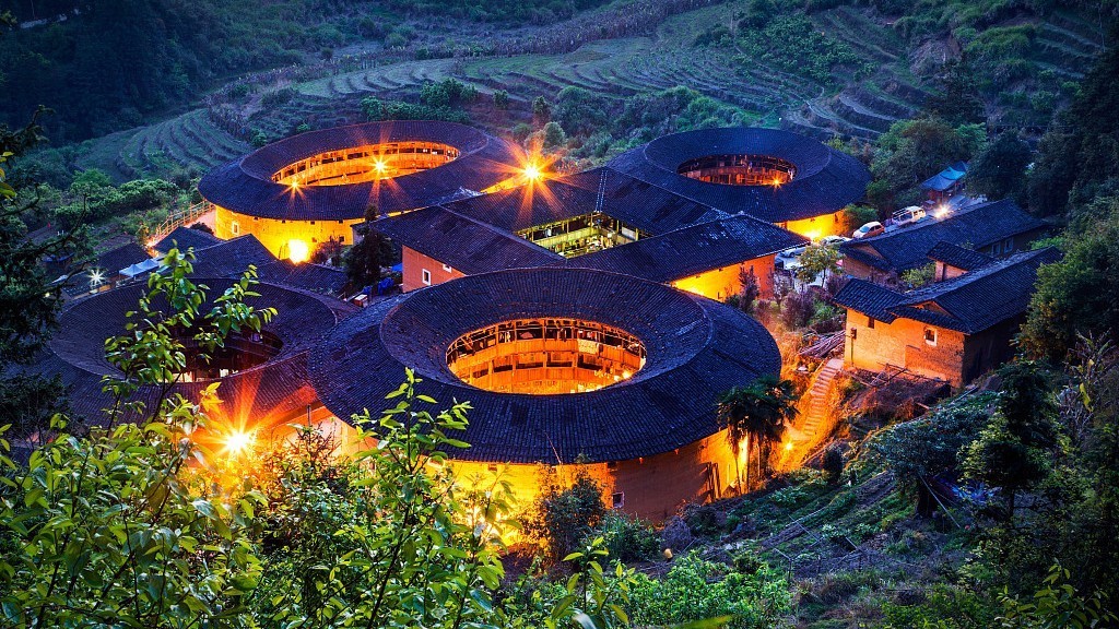 穿越时光的客家家园，龙岩永定土楼与山水人文之旅