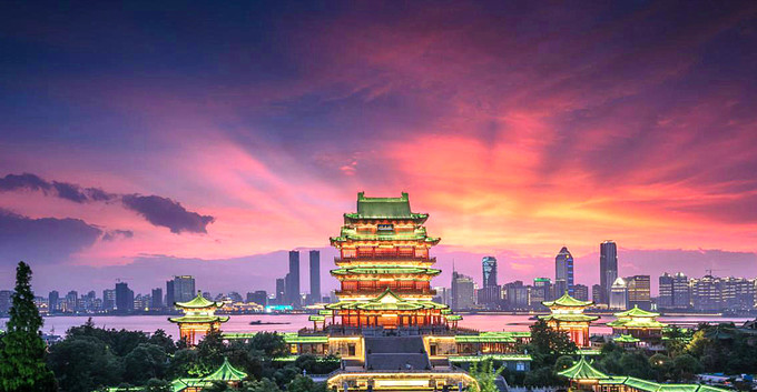 江南双城记，从杭州西湖到南昌滕王阁的诗意与豪情