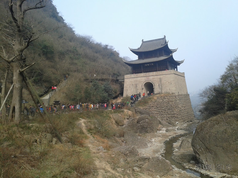 冬韵剑门关，雪锁雄关，时光凝翠