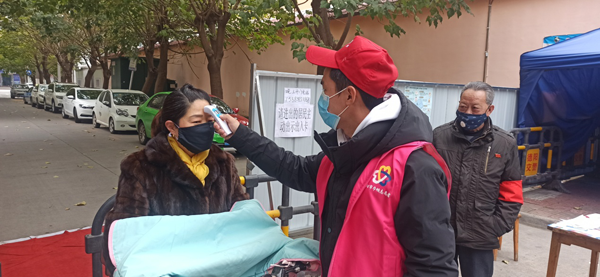 无疫情小区，用坚守与温暖织密基层防疫网