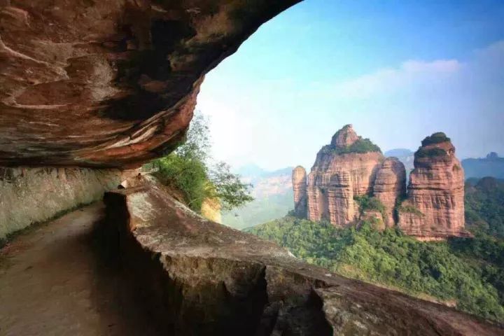 赤水丹霞绘山水，重庆烟火醉旅途