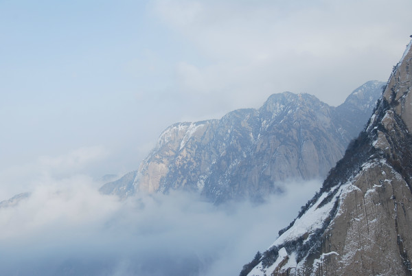 冬登华山一日，雪舞奇峰，踏云寻仙
