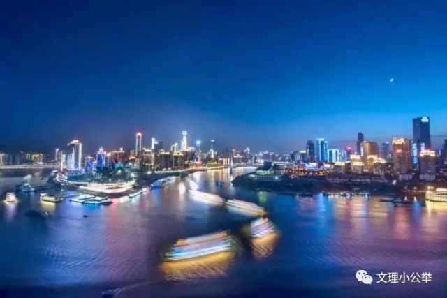 重庆两天一夜，在8D魔幻山城，邂逅江湖烟火与璀璨星河