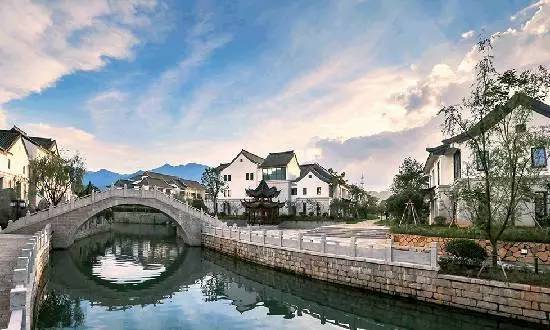 车轮上的东部诗篇，坐火车漫游中国江南水乡与现代都市