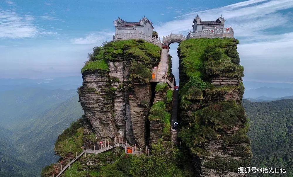 驾游梵净山，在云海与佛光间，邂逅黔东秘境的山水禅意