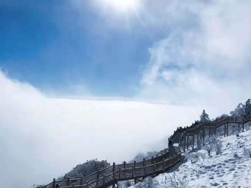 西岭雪山花水湾，一半雪山云海，一半温泉暖阳
