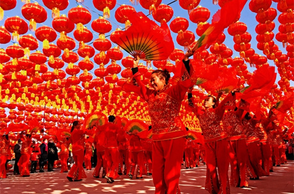 新年北京游，红墙黄瓦映新岁，京味儿年味共团圆