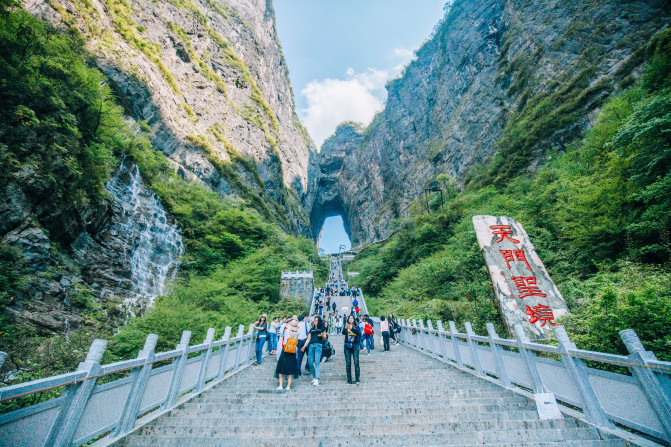 张家界天门山旅游导游图，解锁奇峰秘境的随身指南