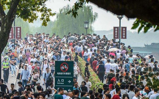 2017国庆旅游，人潮汹涌中的假日图景与时代印记
