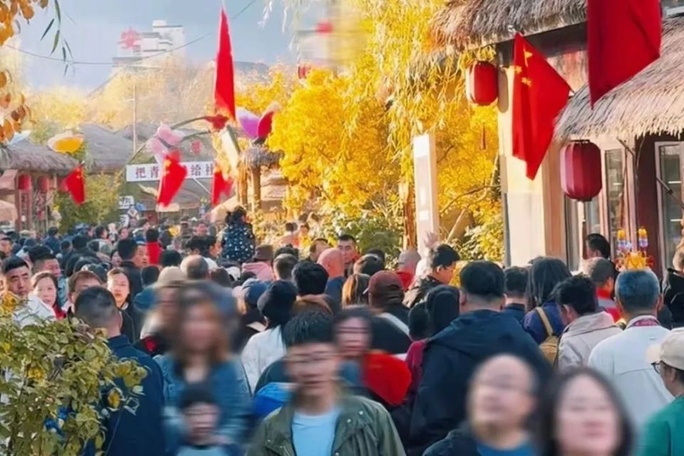 2017国庆旅游，人潮汹涌中的假日图景与时代印记