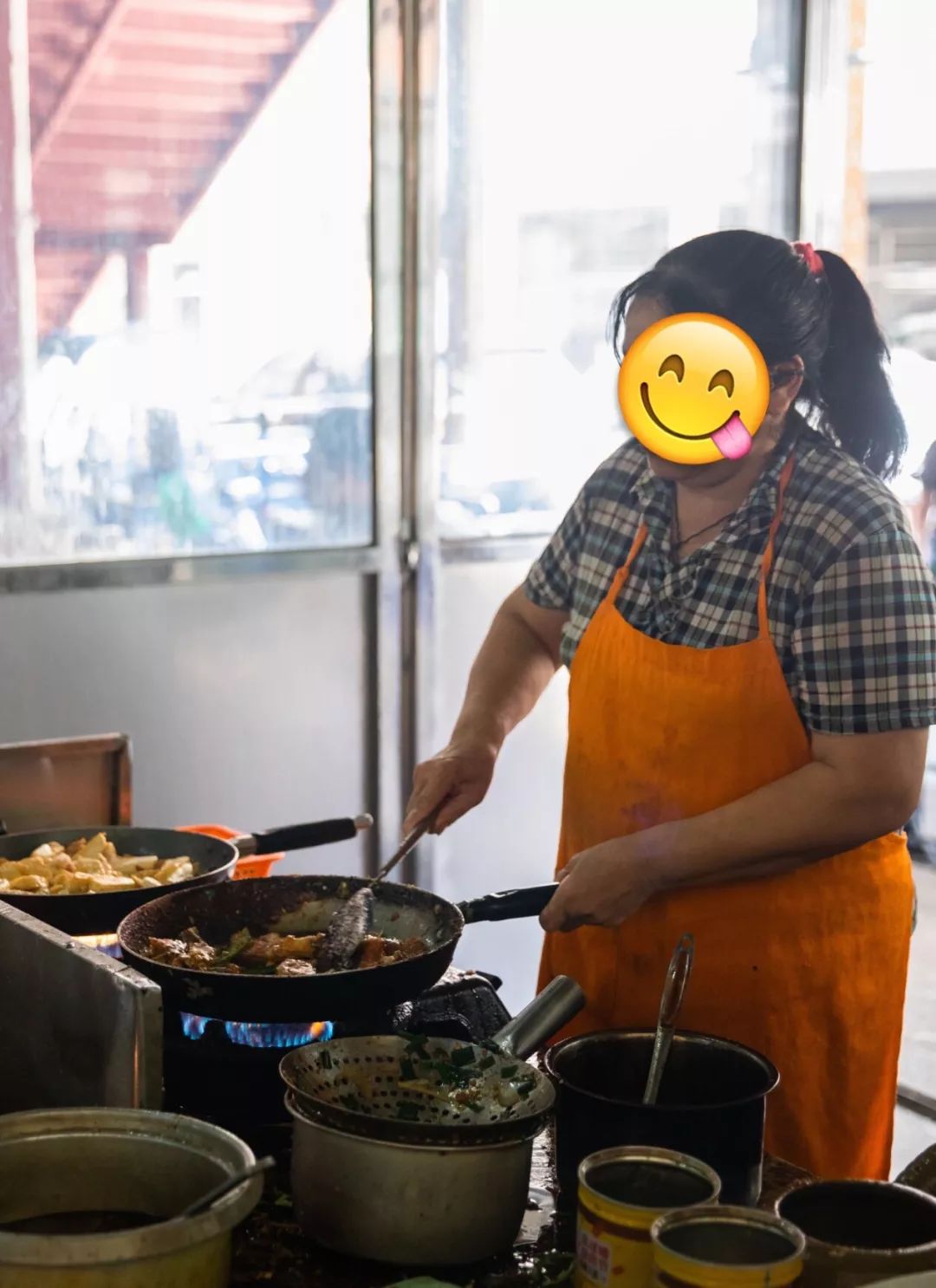 疫路送餐，一份热乎饭里的人间烟火