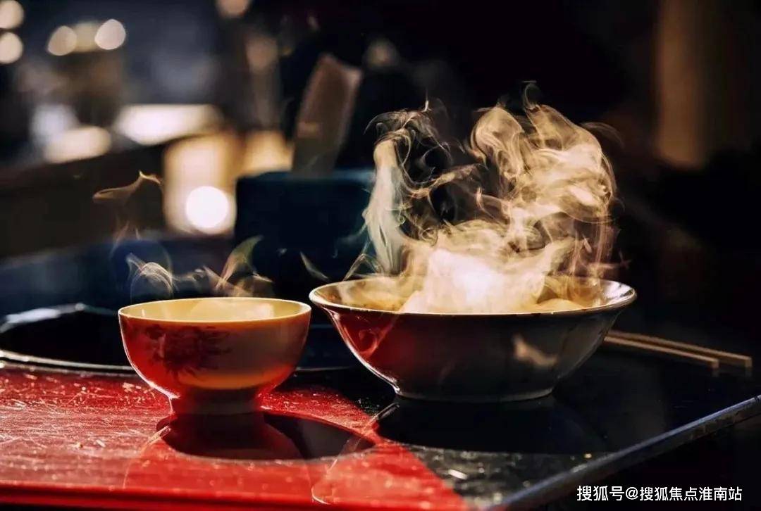 疫路送餐，一份热乎饭里的人间烟火