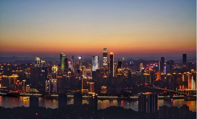 重庆主城，山水间的魔幻都市，必打卡景点全攻略