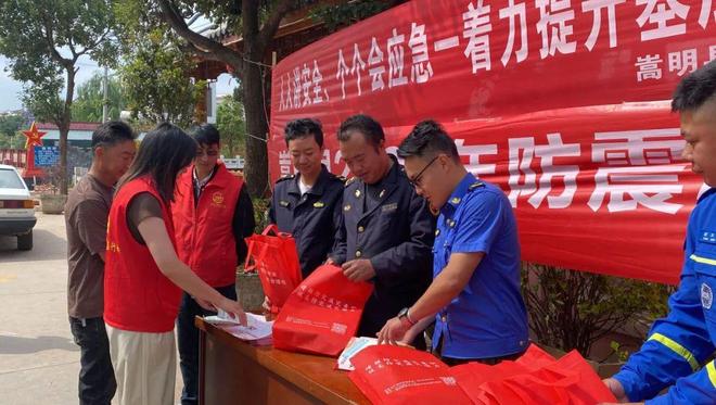 筑牢社区防线，守护万家平安——疫情防控中的社区力量