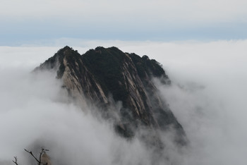 庐山行，云雾间的山水禅意——邂逅东林大佛的宁静