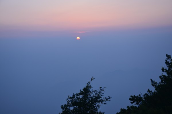 七月流火登泰山，汗水浇灌的日出与云海