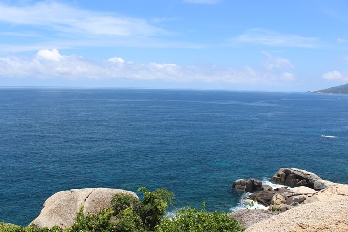 从椰风海口到浪漫三亚，一场穿越海南海岸线的风情之旅