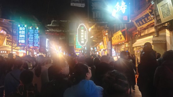 烟火与险峻，西安回民街与华山的双城记