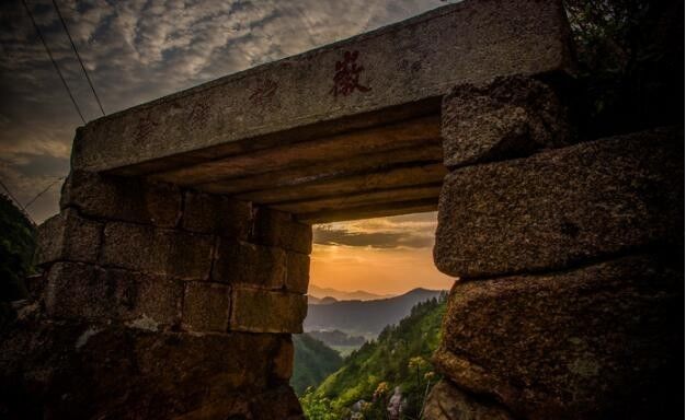 梵净山徒步，在云端古道上，遇见自然的秘境与心灵的朝圣