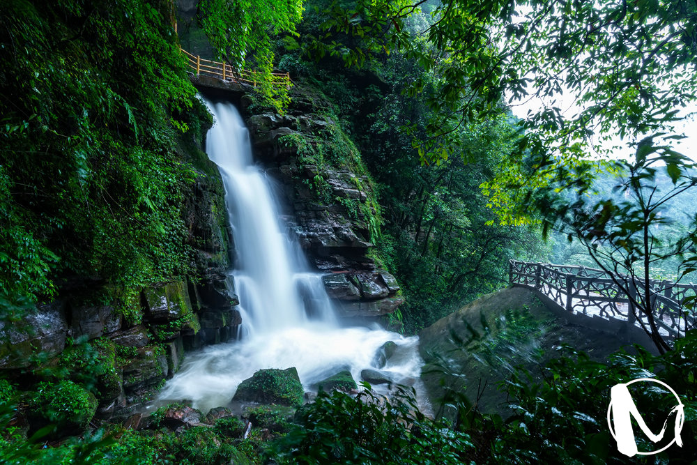雅安瓦屋山，中国桌山的秘境仙境，原始森林里的山水诗画