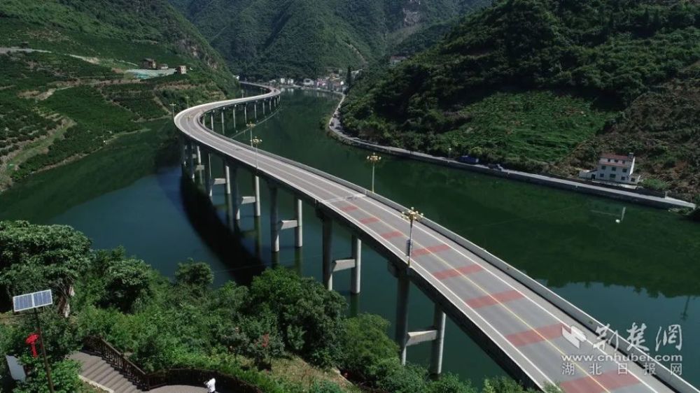 兴山水上公路，一条流动的山水长卷，邀您赴一场车在水中行，人在画中游的生态之旅